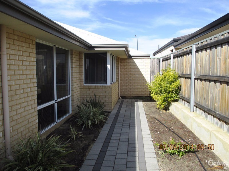 19 Grasshill Grange, Halls Head WA 6210