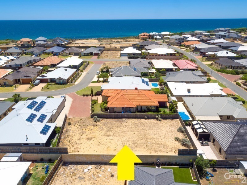 12 Lomatia Ramble, Halls Head WA 6210