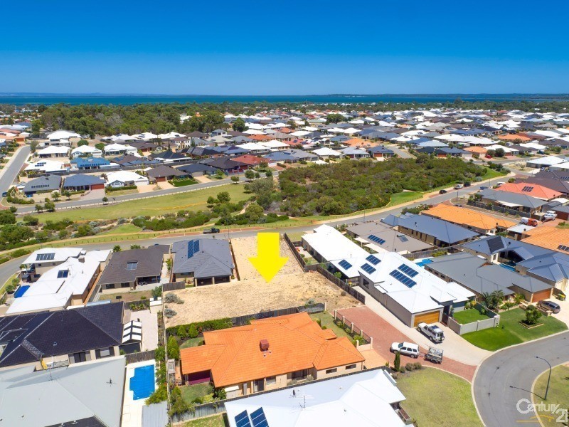 12 Lomatia Ramble, Halls Head WA 6210