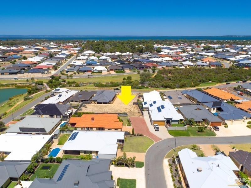 12 Lomatia Ramble, Halls Head WA 6210