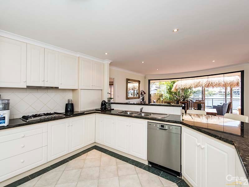 21 Eunamara Retreat, Halls Head WA 6210