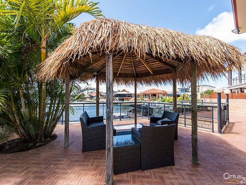 21 Eunamara Retreat, Halls Head WA 6210
