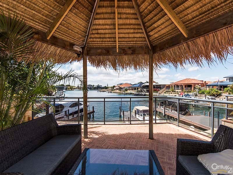 21 Eunamara Retreat, Halls Head WA 6210