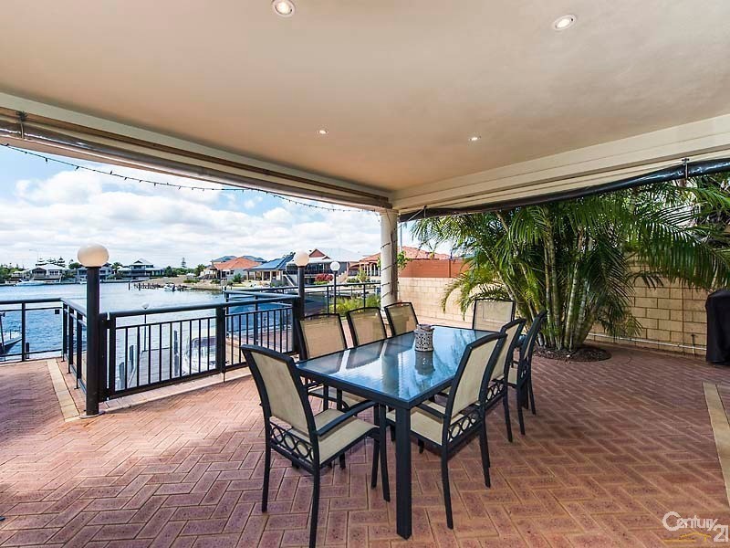 21 Eunamara Retreat, Halls Head WA 6210