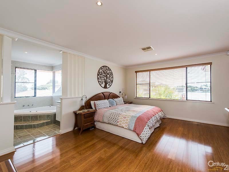 21 Eunamara Retreat, Halls Head WA 6210