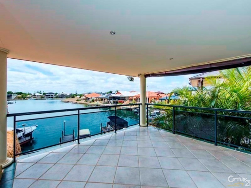 21 Eunamara Retreat, Halls Head WA 6210