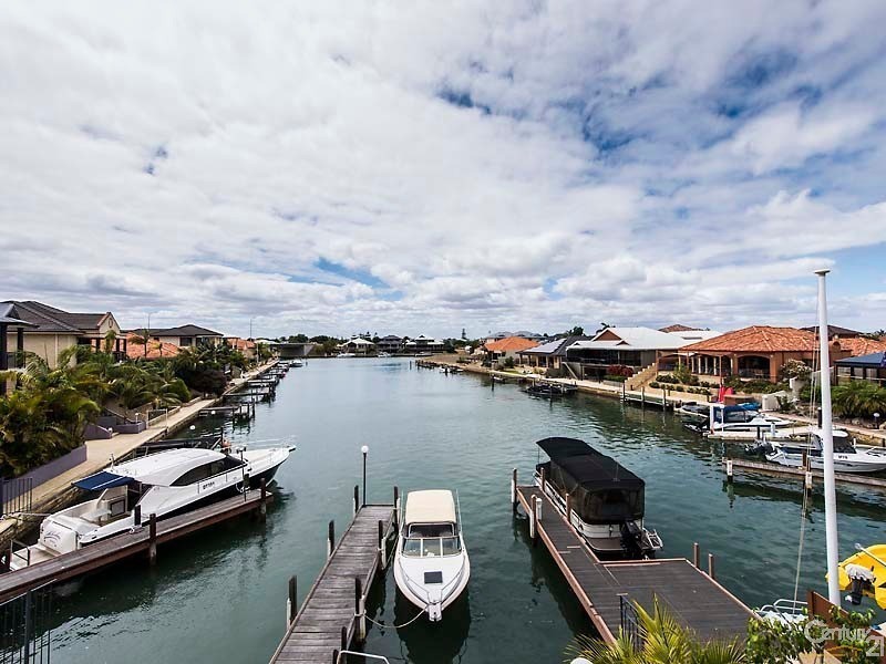21 Eunamara Retreat, Halls Head WA 6210