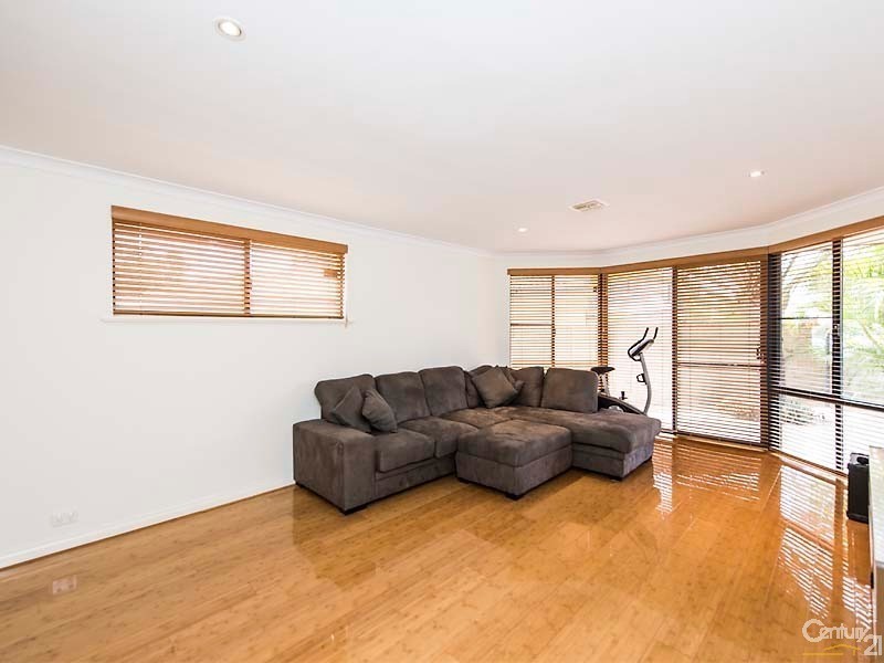 21 Eunamara Retreat, Halls Head WA 6210