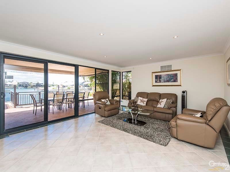 21 Eunamara Retreat, Halls Head WA 6210