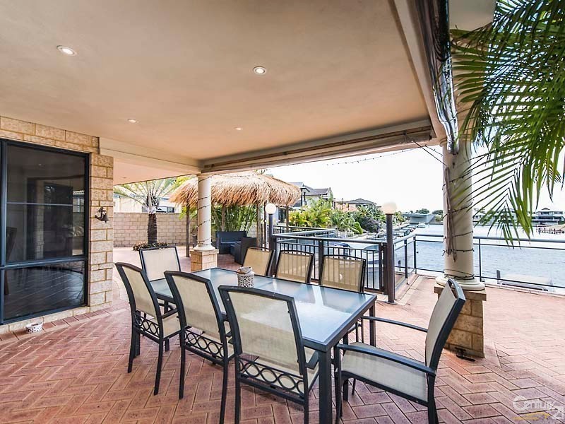 21 Eunamara Retreat, Halls Head WA 6210