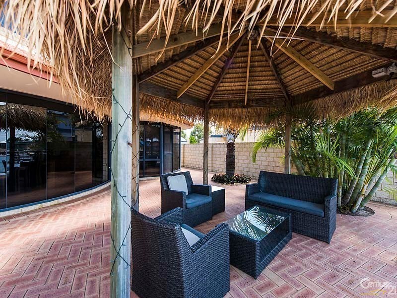 21 Eunamara Retreat, Halls Head WA 6210