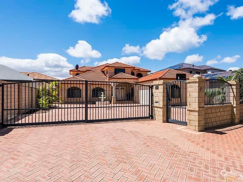21 Eunamara Retreat, Halls Head WA 6210
