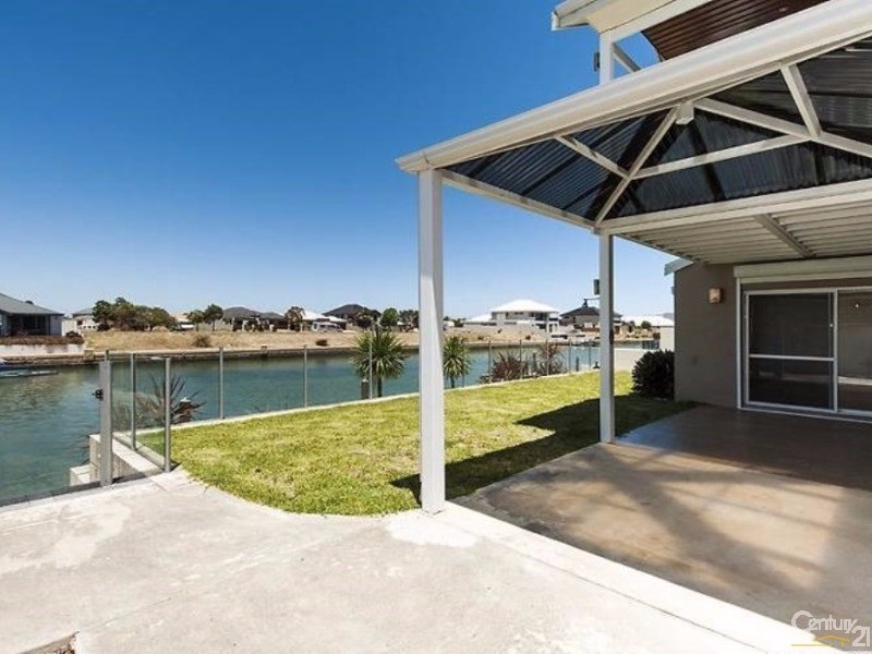 33 Waterlily Drive, Dudley Park WA 6210