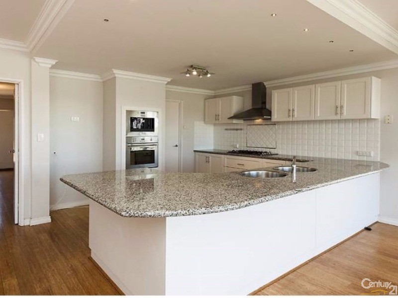 33 Waterlily Drive, Dudley Park WA 6210