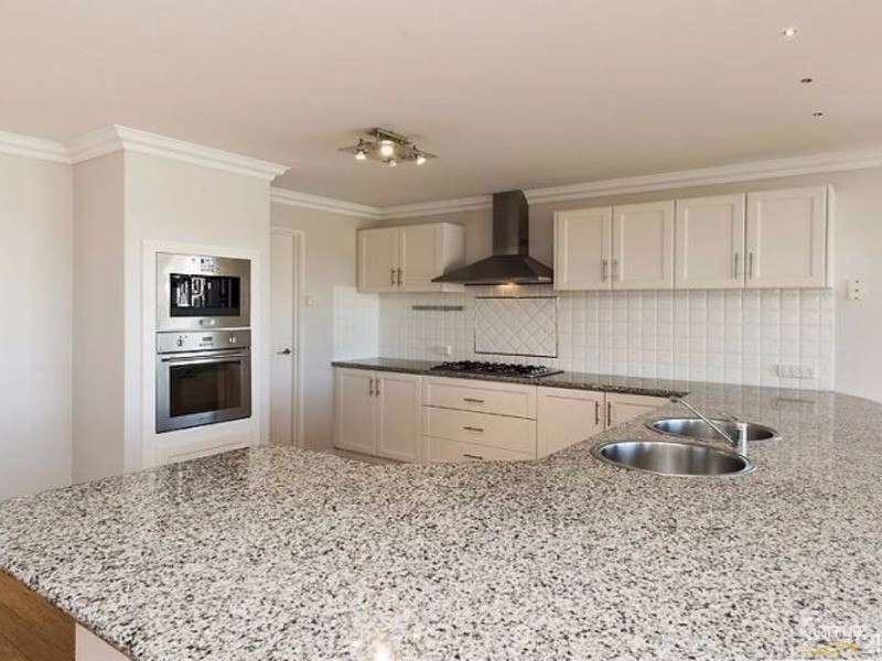 33 Waterlily Drive, Dudley Park WA 6210
