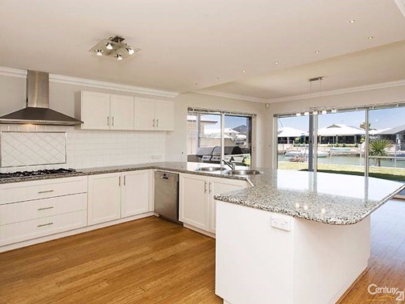 33 Waterlily Drive, Dudley Park WA 6210