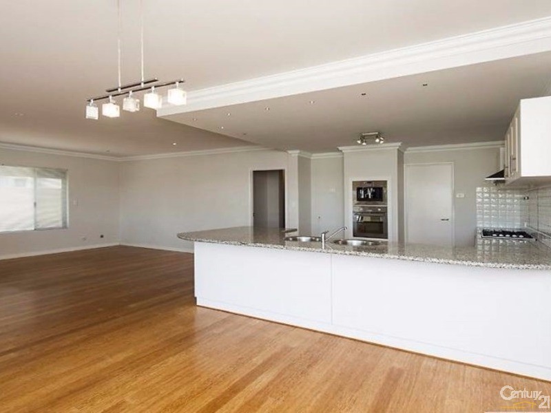 33 Waterlily Drive, Dudley Park WA 6210