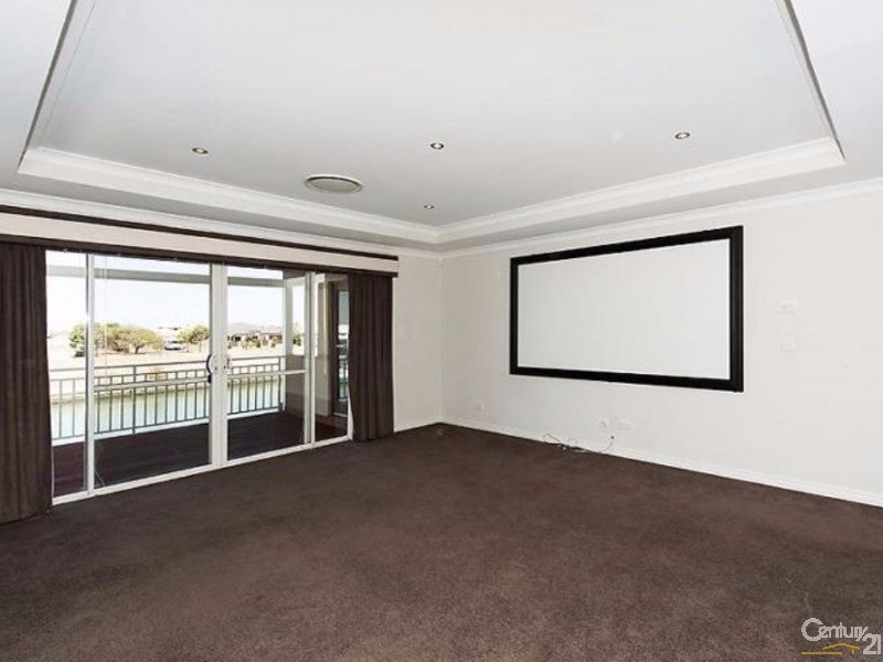 33 Waterlily Drive, Dudley Park WA 6210
