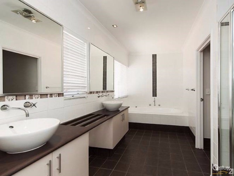 33 Waterlily Drive, Dudley Park WA 6210