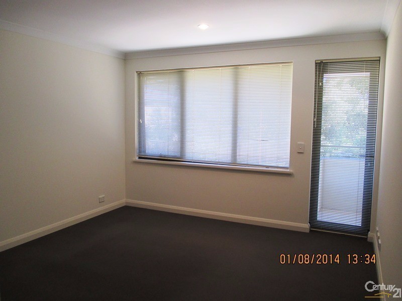 5 Oregan Court, Meadow Springs WA 6210