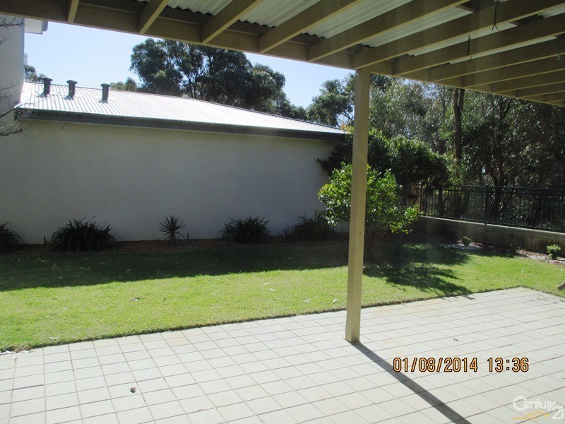 5 Oregan Court, Meadow Springs WA 6210