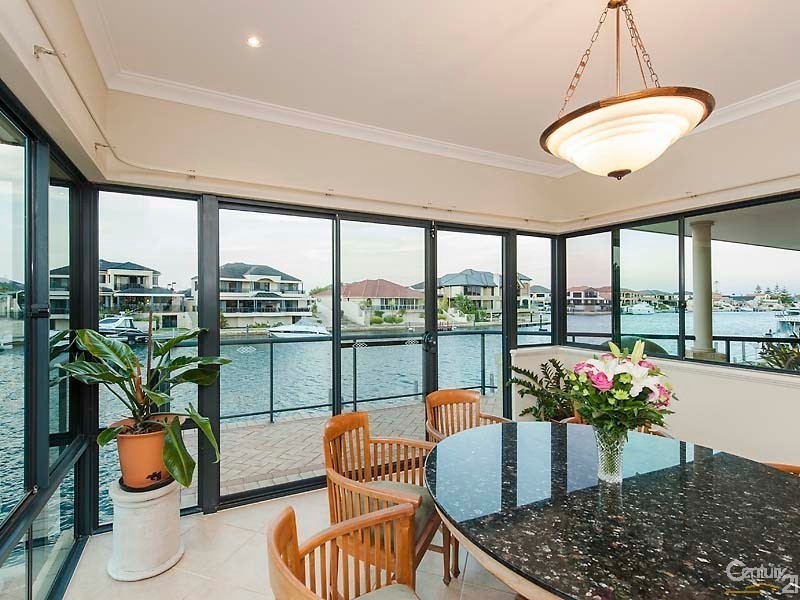 13 Solstraale Place, Halls Head WA 6210