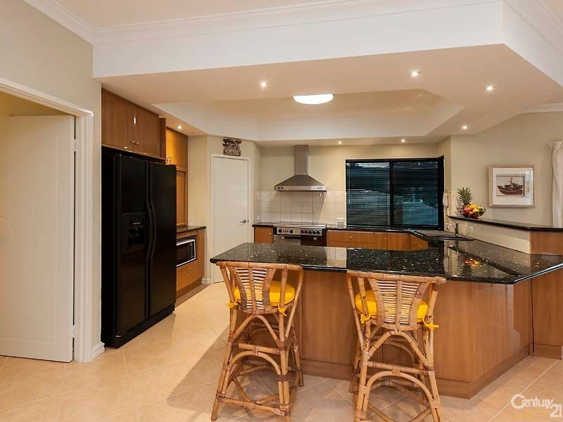 13 Solstraale Place, Halls Head WA 6210