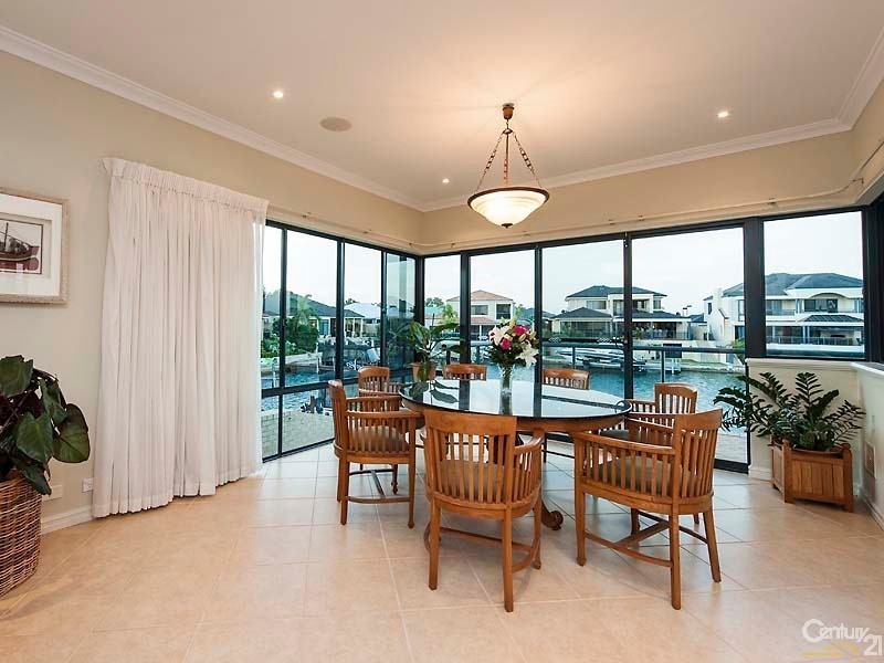 13 Solstraale Place, Halls Head WA 6210