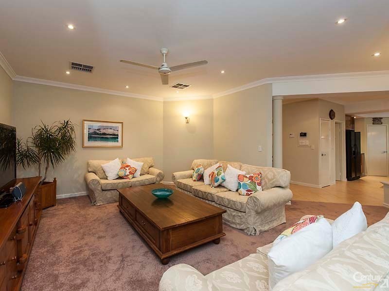 13 Solstraale Place, Halls Head WA 6210