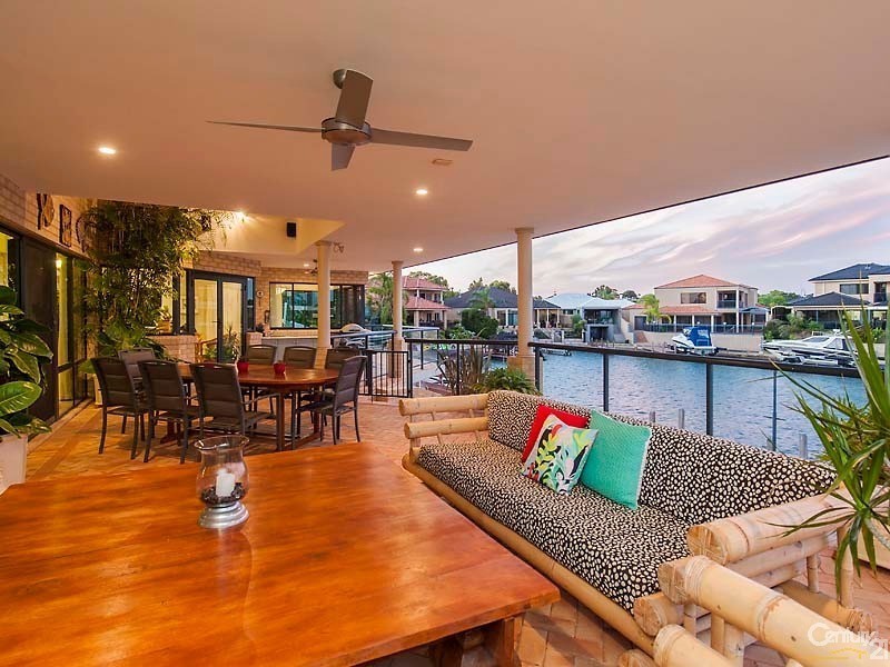 13 Solstraale Place, Halls Head WA 6210