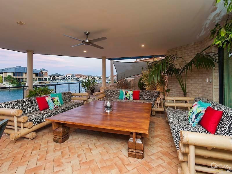 13 Solstraale Place, Halls Head WA 6210
