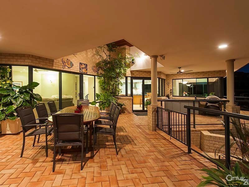 13 Solstraale Place, Halls Head WA 6210