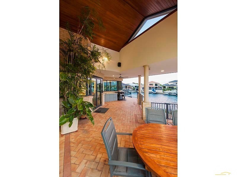 13 Solstraale Place, Halls Head WA 6210
