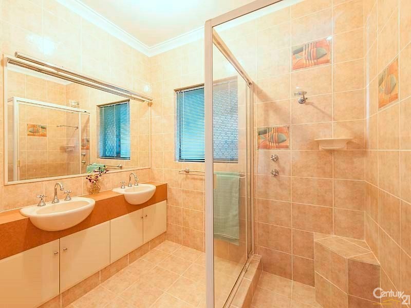 13 Solstraale Place, Halls Head WA 6210
