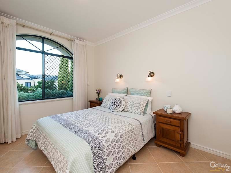 13 Solstraale Place, Halls Head WA 6210
