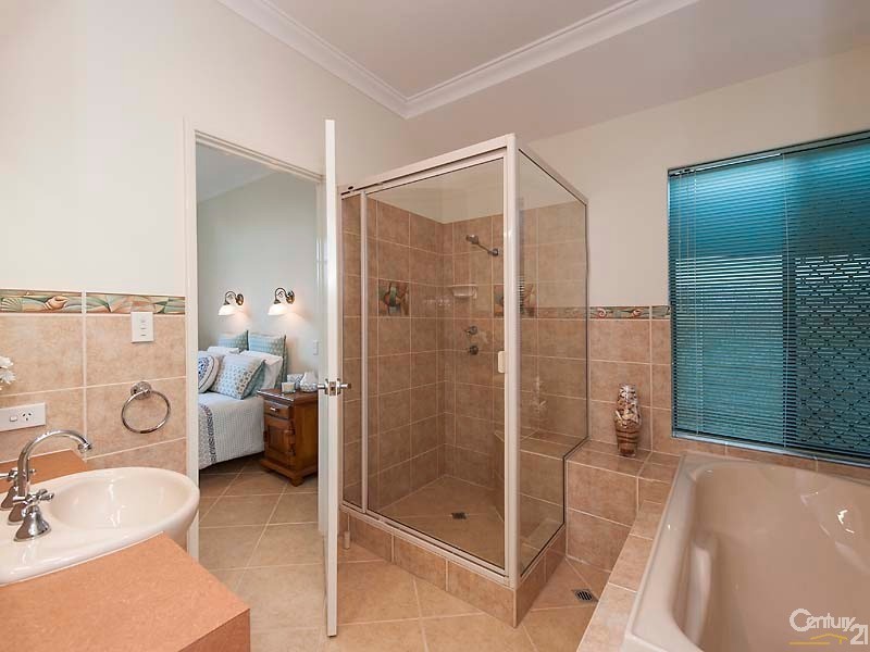 13 Solstraale Place, Halls Head WA 6210