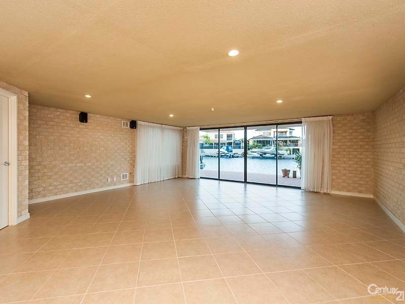 13 Solstraale Place, Halls Head WA 6210