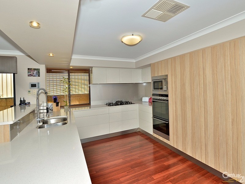 18 Podman Turn, Madora Bay WA 6210