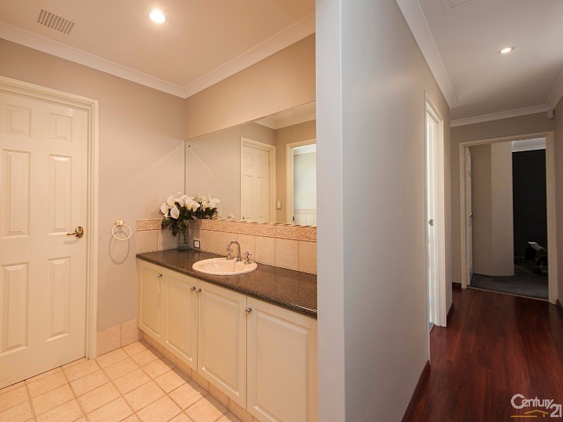 18 Podman Turn, Madora Bay WA 6210