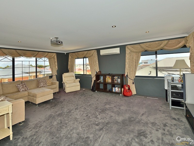 18 Podman Turn, Madora Bay WA 6210