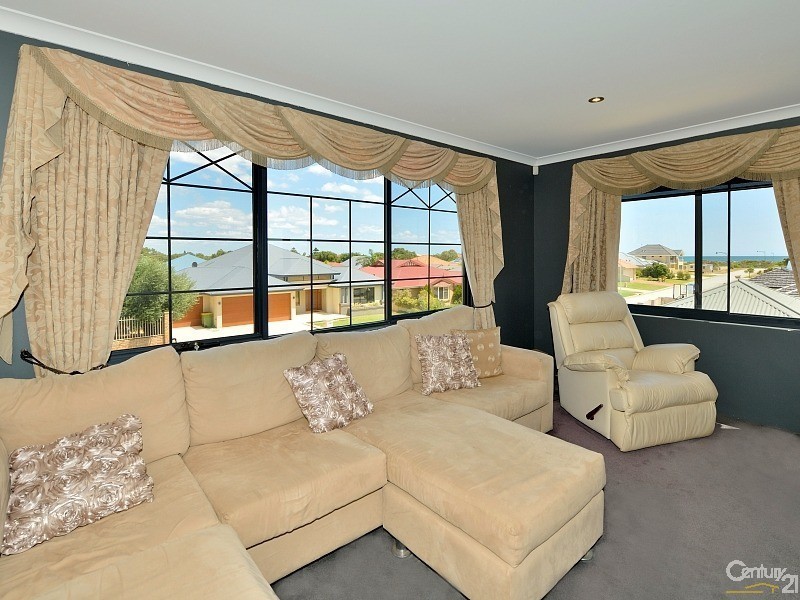 18 Podman Turn, Madora Bay WA 6210