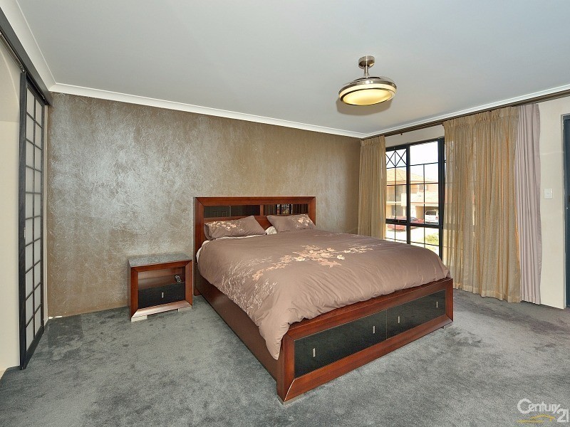 18 Podman Turn, Madora Bay WA 6210