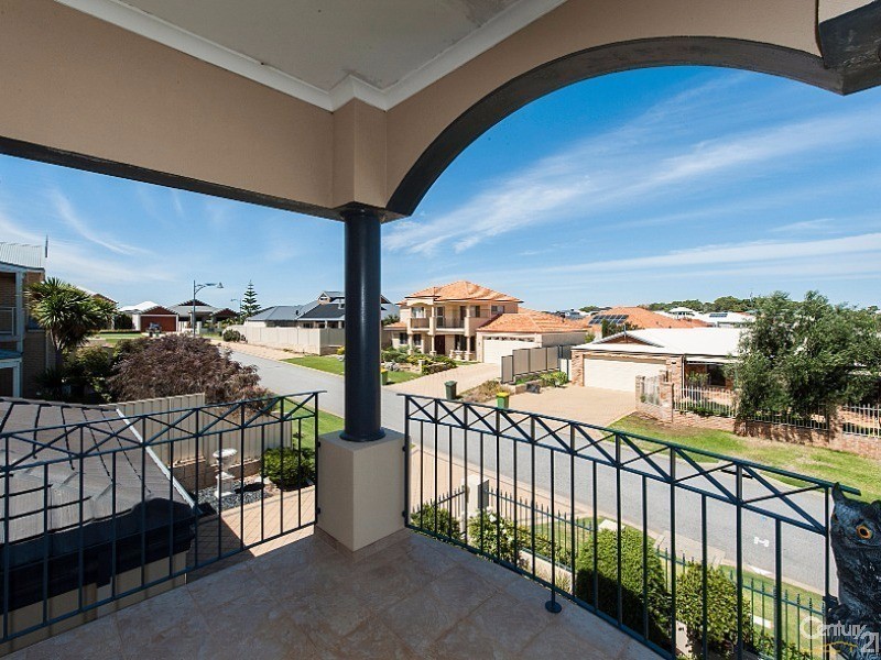 18 Podman Turn, Madora Bay WA 6210