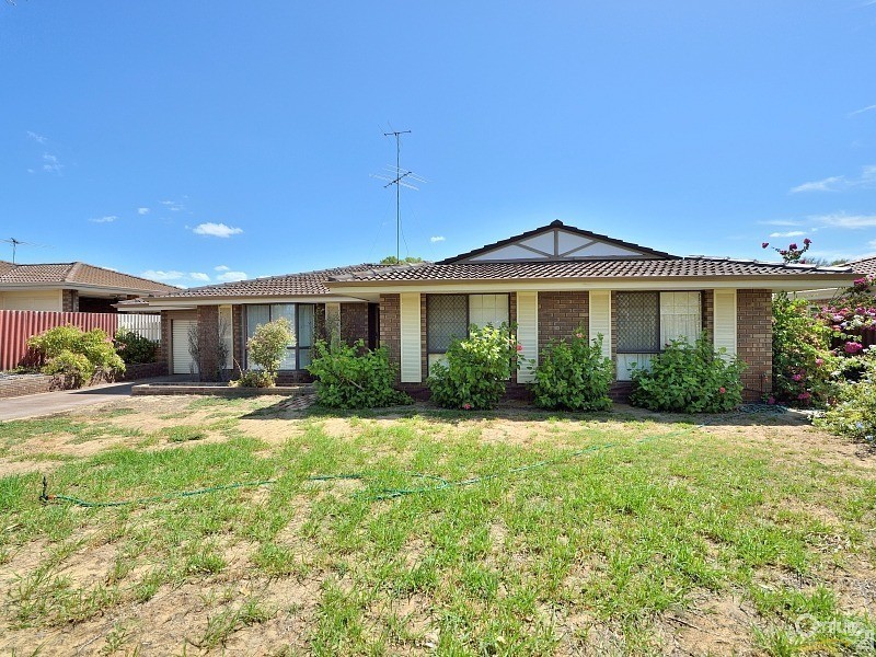 11 Peelwood Parade, Halls Head WA 6210