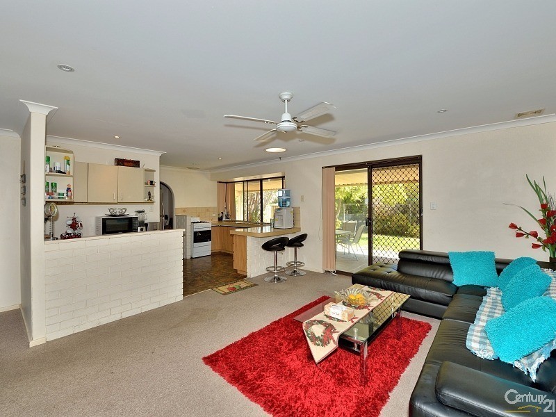 11 Peelwood Parade, Halls Head WA 6210