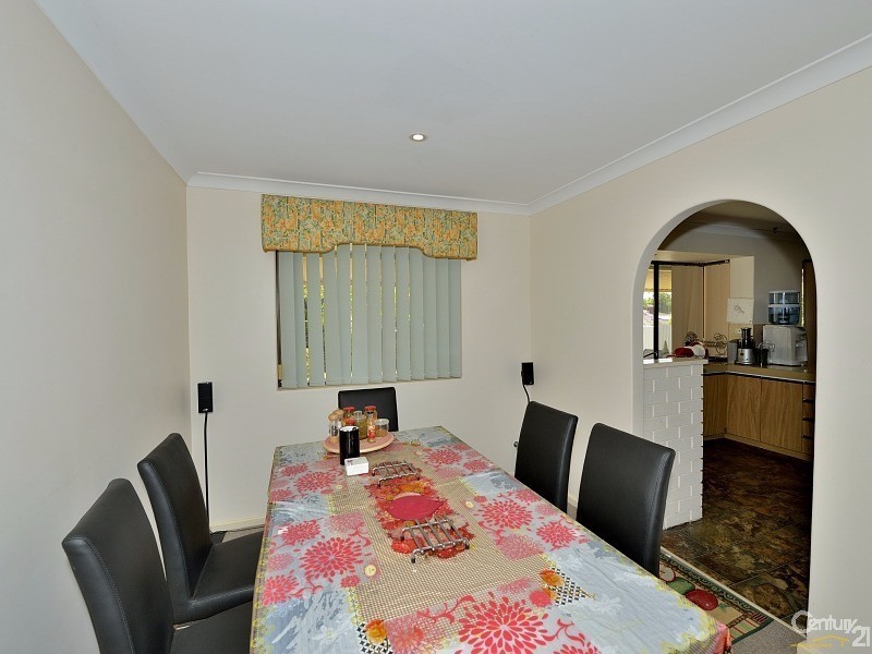 11 Peelwood Parade, Halls Head WA 6210