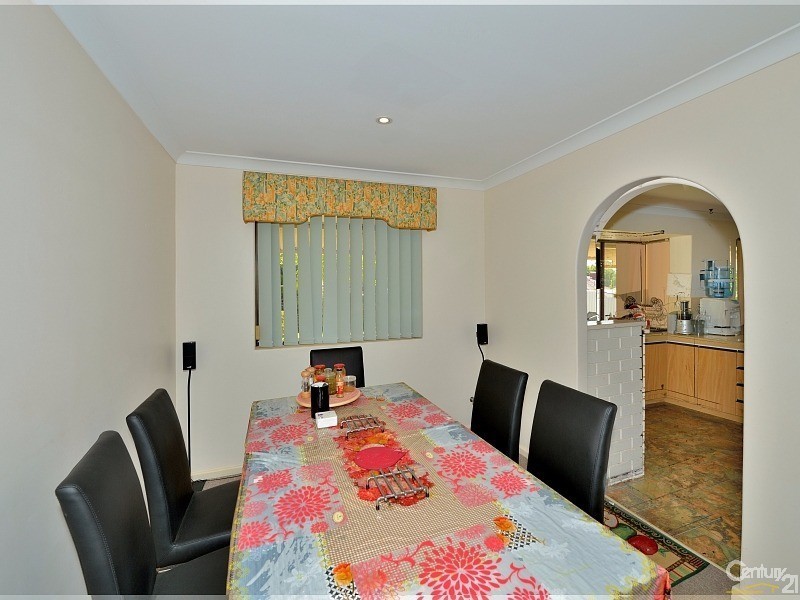 11 Peelwood Parade, Halls Head WA 6210