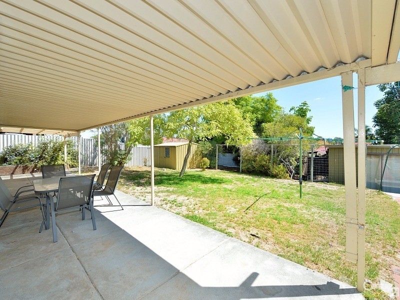 11 Peelwood Parade, Halls Head WA 6210