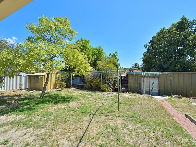 11 Peelwood Parade, Halls Head WA 6210