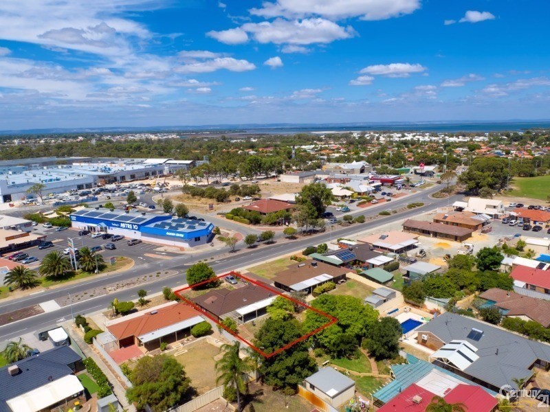 11 Peelwood Parade, Halls Head WA 6210